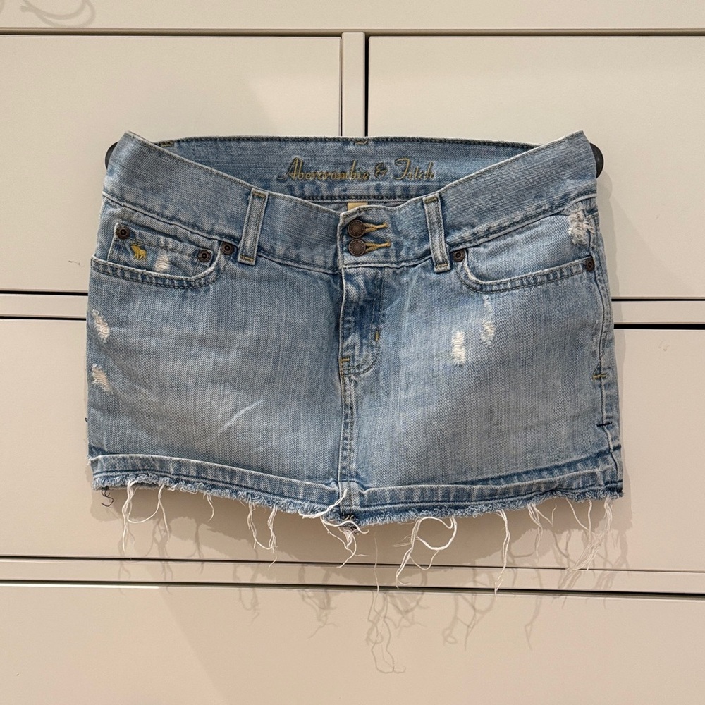 Abercrombie & Fitch A&F Light Blue Frayed Denim Mini Skirt Sz 2